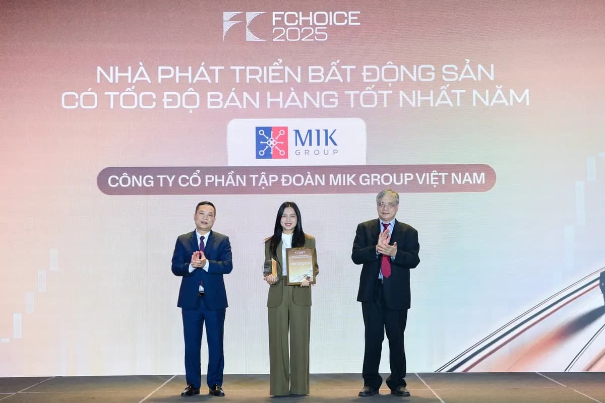 Đại diện MIK Group nhận giải thưởng FChoice 2025